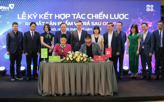 VCBNeo hợp tác cùng MoMo ra mắt sản phẩm Ví trả sau Online