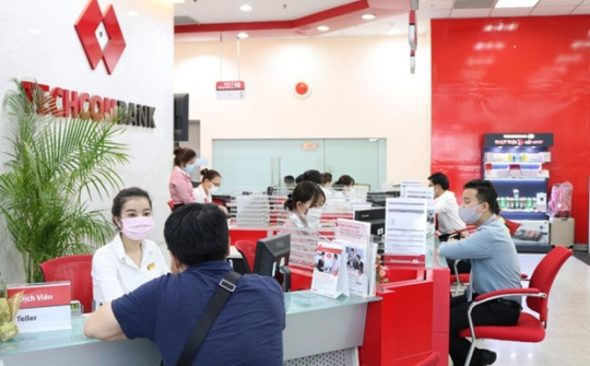 Private banks accelerate in equity