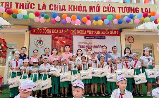 Shinhan Finance brings hope and support to students in An Giang and Quang Ngai