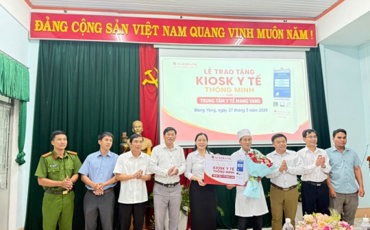Agribank Đông Gia Lai trao tặng 7 Kiosk y tế thông minh, đồng hành chuyển đổi số ngành y tế
