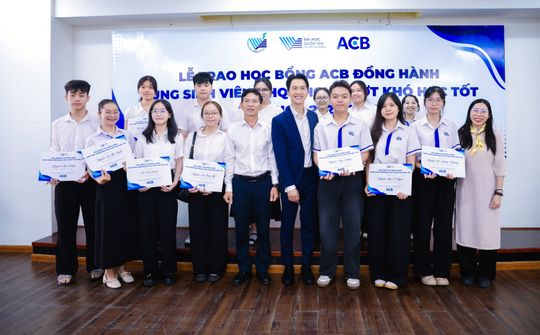 ACB trao 100 suất học bổng cho sinh viên Đại học Quốc gia TP.HCM, triển khai chương trình vay học phí ưu đãi