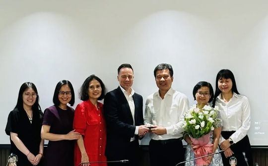 Vietcombank nhận giải Client Excellence Award 2025 từ Deutsche Bank AG
