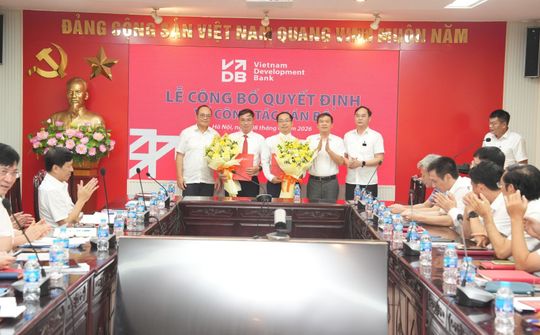 VDB công bố và trao các quyết định về công tác cán bộ