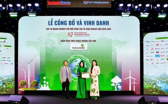 Vietcombank dẫn đầu VIE10 và xếp thứ hai VIE50 tại sự kiện vinh danh Đổi mới sáng tạo và Kinh doanh hiệu quả 2026