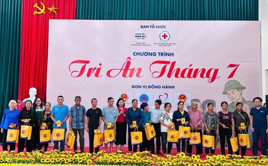 Vietcombank Sở giao dịch tham gia chương trình “Tri ân tháng 7” tại tỉnh Lạng Sơn