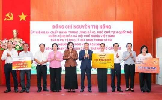 LPBank hỗ trợ 300 triệu đồng xây dựng nhà cho hộ khó khăn tại Cần Thơ