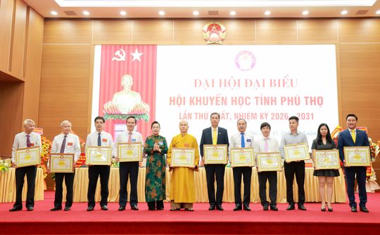 LPBank và lãnh đạo các thời kỳ nhận Bằng khen của Trung ương Hội Khuyến học Việt Nam