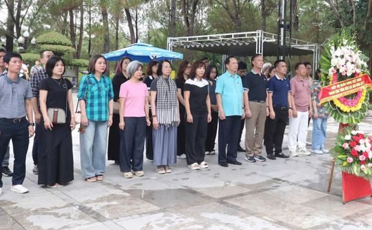 Chi bộ Cơ quan Thường trực VNBA về nguồn tri ân, bồi đắp lý tưởng cách mạng cho cán bộ, đảng viên