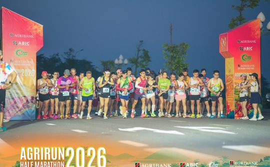 Hơn 400 vận động viên tham gia Agrirun Half Marathon 2026 do Agribank tổ chức