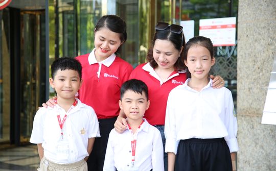 SeABank tiếp sức 123 học sinh khó khăn trên hành trình đến trường