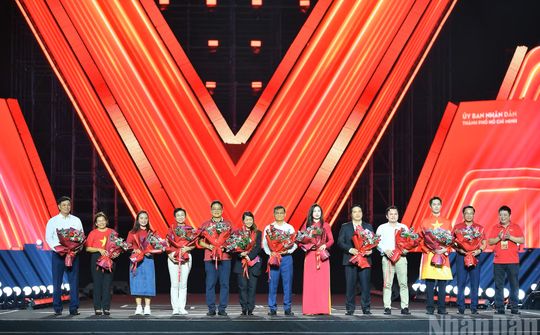 Agribank đồng hành cùng chương trình nghệ thuật chính luận “Tổ quốc trong tim” tại TP. Hồ Chí Minh