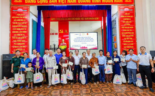VAMC và MBAMC trao tặng thiết bị, quà an sinh xã hội tại Hà Tĩnh