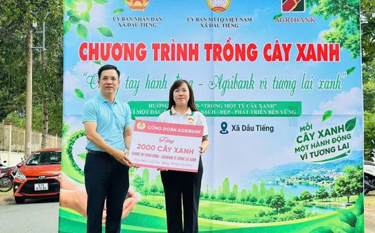 Công đoàn Agribank trao tặng 2.000 cây xanh cho xã Dầu Tiếng