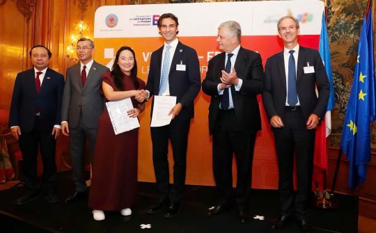 Quandela và Quanova ký hợp tác chiến lược phát triển tính toán lượng tử tại Việt Nam, có sự tham gia của Nam A Bank