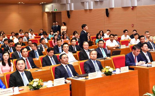 Vietcombank đề xuất cơ chế Trái phiếu Thủ đô, ký hợp tác tài trợ xe buýt điện với Transerco