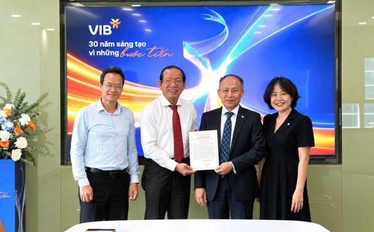 Hiệp hội Ngân hàng Việt Nam chúc mừng kỷ niệm 30 năm thành lập Ngân hàng VIB