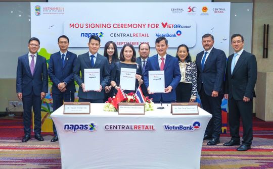 NAPAS, VietinBank ký Biên bản ghi nhớ hợp tác thanh toán QR xuyên biên giới với Central Retail Thái Lan