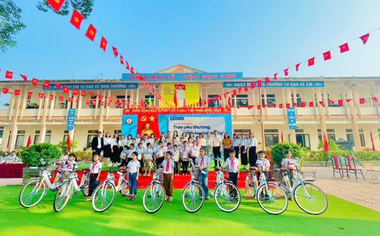 Trăng rằm thêm trọn vẹn: Shinhan Finance gửi tặng 166 phần quà đến học sinh TP.HCM, Huế và Phú Thọ