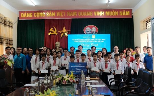 DIV trao tặng máy vi tính và học bổng cho học sinh Trường THCS Minh Đài, tỉnh Phú Thọ