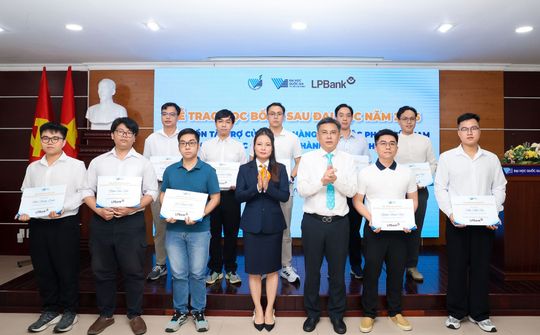 LPBank trao gần 1,8 tỷ đồng học bổng sau đại học cho học viên ĐHQG-HCM