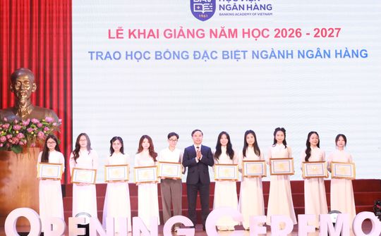 Học viện Ngân hàng nhận hơn 10 tỷ đồng học bổng, tài trợ trong năm học mới