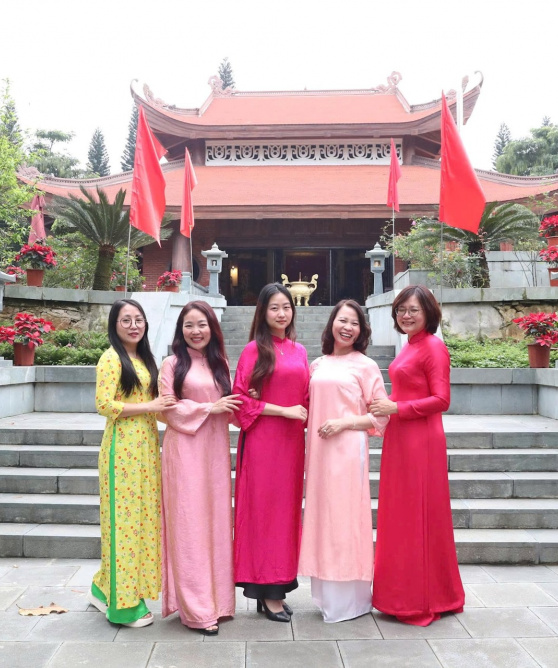 Hoạt động hưởng ứng “Tuần lễ Áo dài” được Công đoàn cơ sở Hiệp hội Ngân hàng Việt Nam triển khai trên tinh thần thiết thực, phù hợp với điều kiện thực tế của đơn vị, đồng thời gắn với các hoạt động tập thể trong chuyến về nguồn. Qua đó, góp phần tăng cường sự gắn kết giữa các đoàn viên công đoàn, đồng thời lan tỏa thông điệp về gìn giữ và phát huy giá trị của trang phục truyền thống Việt Nam.