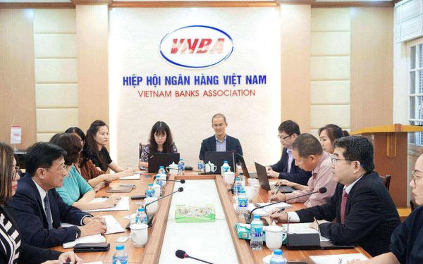 Phó Chủ tịch kiêm Tổng Thư ký Nguyễn Quốc Hùng tiếp, làm việc với đoàn công tác AMRO