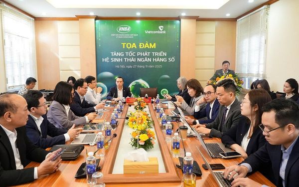 Tọa đàm “Tăng tốc phát triển hệ sinh thái ngân hàng số”