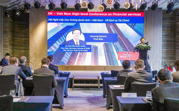 Hội nghị cấp cao Việt Nam - Vương quốc Anh về dịch vụ tài chính