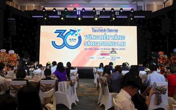 Tạp chí Thị trường Tài chính Tiền tệ kỷ niệm 30 năm thành lập và xuất bản số đầu tiên