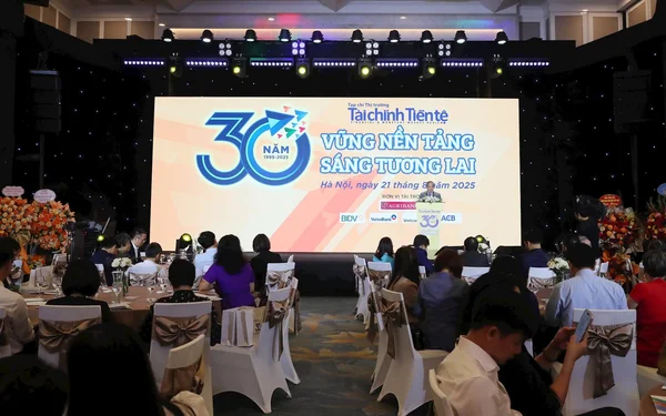 Tạp chí Thị trường Tài chính Tiền tệ kỷ niệm 30 năm thành lập và xuất bản số đầu tiên