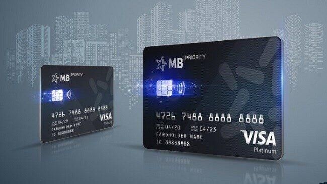 Điều tra vụ giả nhân viên ngân hàng hỗ trợ mở thẻ tín dụng