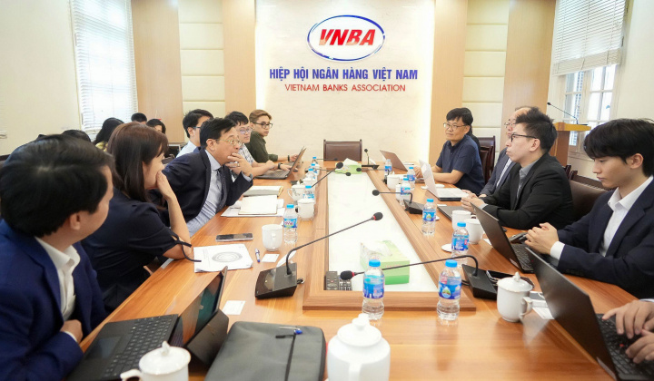 Phó Chủ tịch kiêm Tổng Thư ký Nguyễn Quốc Hùng tiếp, làm việc với đoàn chuyên gia Hàn Quốc