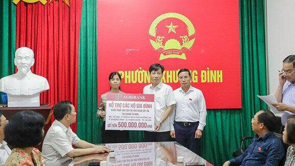 Đoàn công tác Agribank thăm hỏi, hỗ trợ các nạn nhân vụ cháy tại quận Thanh Xuân