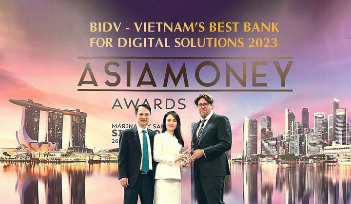 BIDV nhận giải 'Ngân hàng cung cấp giải pháp số hàng đầu Việt Nam'