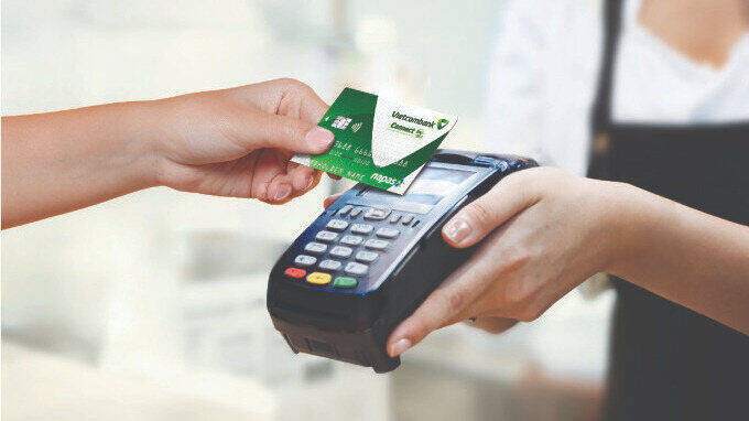 Vietcombank miễn phí chuyển đổi thẻ từ sang thẻ chip contactless