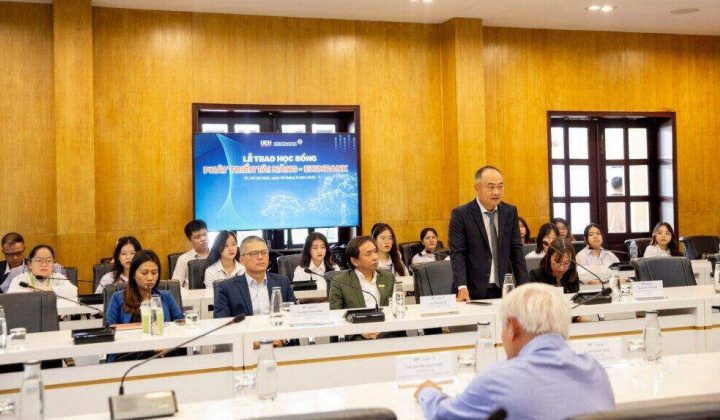 Eximbank trao học bổng 600 triệu đồng cho sinh viên