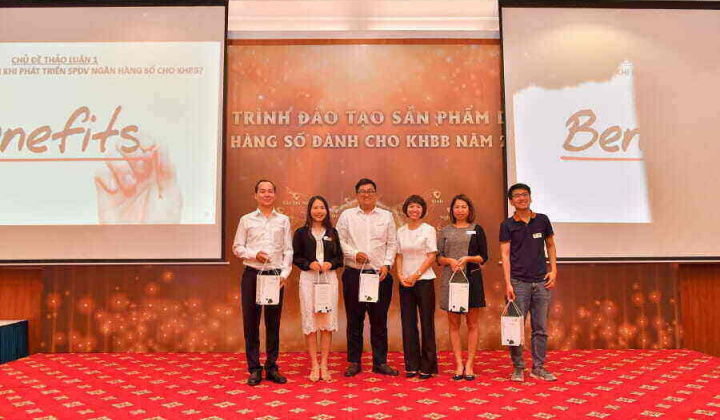 Vietcombank đào tạo về dịch vụ ngân hàng số cho khách hàng bán buôn