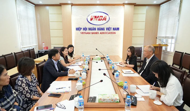 Phó Chủ tịch - Tổng Thư ký Nguyễn Quốc Hùng tiếp, làm việc với đại diện MUFG Bank