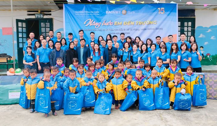 BAOVIET Bank tài trợ gần 300 triệu đồng cho học sinh nghèo vùng cao