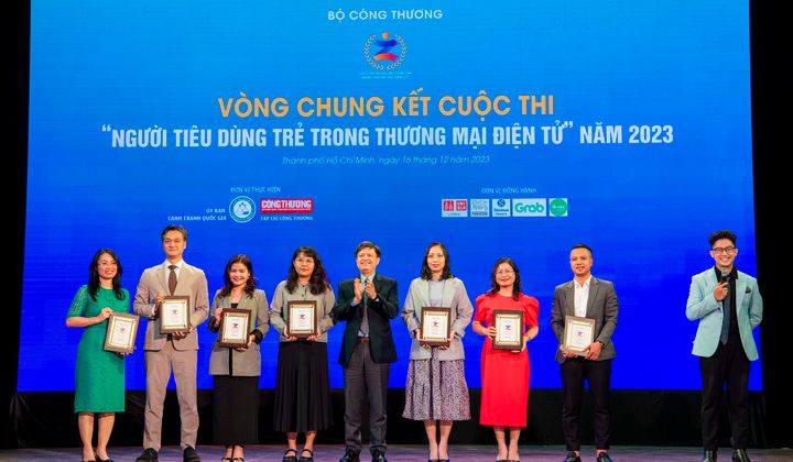 Shinhan Finance giúp người tiêu dùng trẻ bảo vệ quyền lợi trong giao dịch trực tuyến