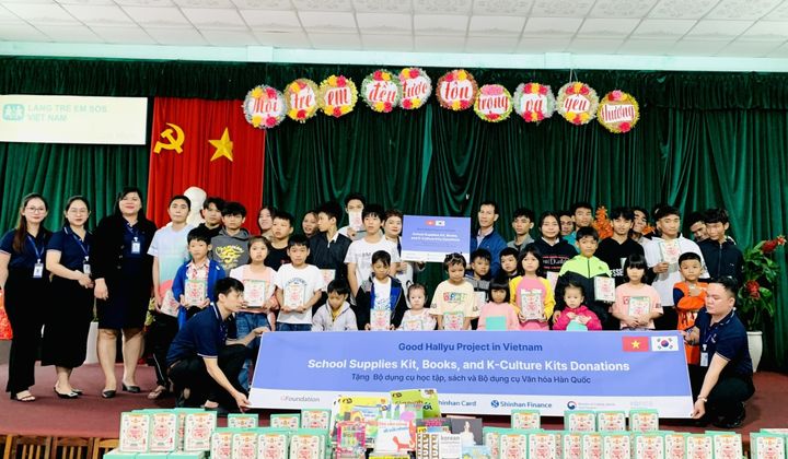 Shinhan Finance trao tặng sách, đồ dùng học tập cho trẻ em Làng S.O.S Quy Nhơn