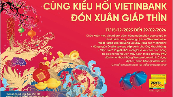 Khách hàng nhận tiền kiều hối qua VietinBank được tặng quà