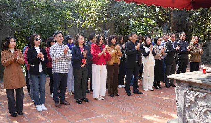 Hiệp hội Ngân hàng Việt Nam về nguồn, dâng hương tại Khu di tích Bạch Đằng Giang