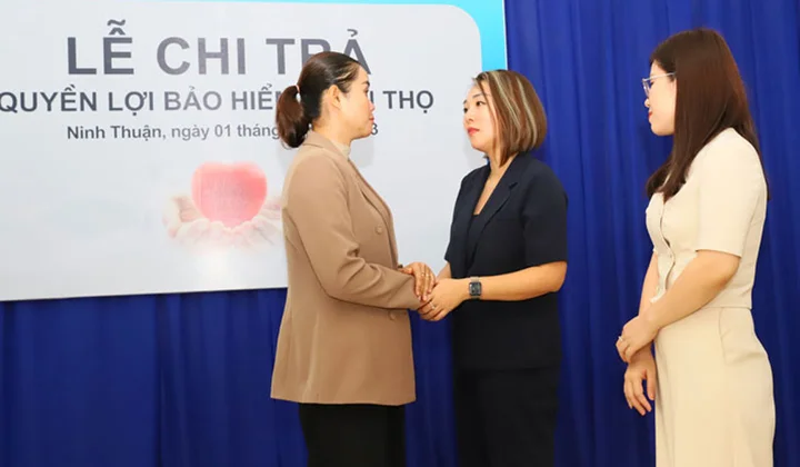 VietinBank Ninh Thuận và MVI Life chi trả 1 tỷ đồng quyền lợi bảo hiểm cho khách hàng