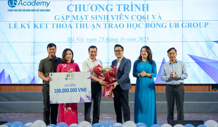 UB Group tài trợ học bổng cho sinh viên Học viện Tài chính