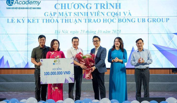 UB Group tài trợ học bổng cho sinh viên Học viện Tài chính