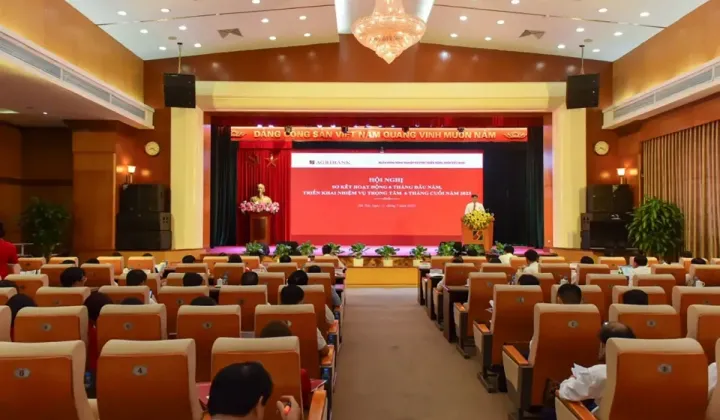 Ngân hàng Agribank khẳng định vai trò chủ lực luôn sẵn sàng chia sẻ và đồng hành cùng khách hàng vượt khó