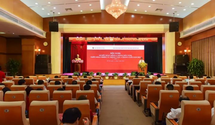 Ngân hàng Agribank khẳng định vai trò chủ lực luôn sẵn sàng chia sẻ và đồng hành cùng khách hàng vượt khó