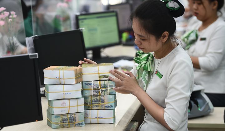Người mua nhà, xe có thể vay ngân hàng này để đáo hạn ở nhà băng khác